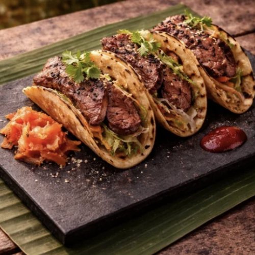 Tacos de lomo estilo coreano con kimchi
